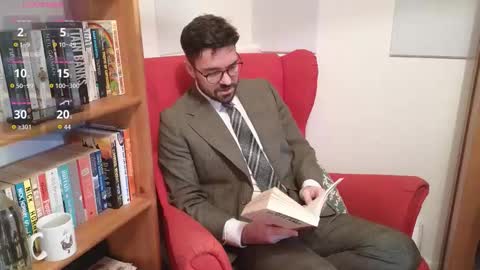 Snapshot of britishpoet69 chatting on 11-19-25, 02:28 British Poet online show from 11-19-25, 02:28
