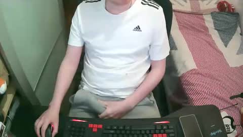 British Tom online show from 04-05-26, 11:46