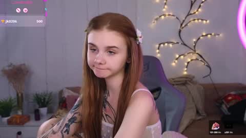 Snapshot of britney_lynch chatting on 01-14-25, 12:43 Britney online show from 01-14-25, 12:43