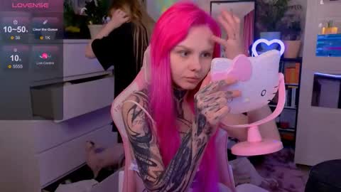 Snapshot of britney_lynch chatting on 10-07-25, 06:10 Britney online show from 10-07-25, 06:10