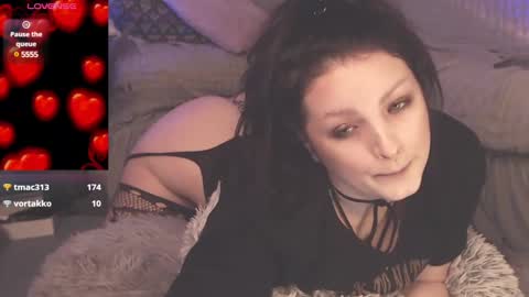 Snapshot of britneybarker chatting on 02-13-25, 05:26 britneybarker online show from 02-13-25, 05:26