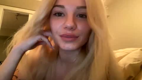 Snapshot of britneycherry08 chatting on 04-23-26, 04:24 britneycherry08 online show from 04-23-26, 04:24