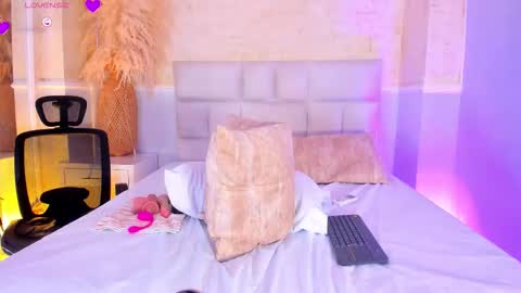 Snapshot of britneycortz_ chatting on 02-03-26, 02:53 SWEET BRITNEY online show from 02-03-26, 02:53