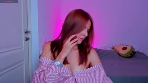 Snapshot of britneyhall chatting on 09-30-25, 09:03 britneyhall online show from 09-30-25, 09:03