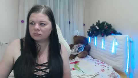 Snapshot of britneyraine chatting on 12-17-25, 08:09 britneyraine online show from 12-17-25, 08:09