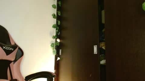 maru miaw   Please help me to reach 100 thumbs up online show from 01-17-26, 05:23