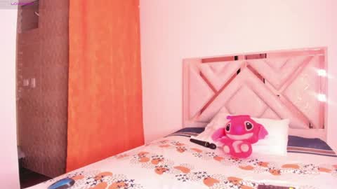 Snapshot of brittanyjhonnns chatting on 06-13-26, 06:55 brittany 25 years old happy as a worm online show from 06-13-26, 06:55