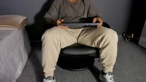 Snapshot of brockhurn_ chatting on 07-09-26, 11:42 brockhurn_ online show from 07-09-26, 11:42