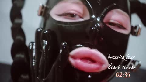 Snapshot of bronnica chatting on 09-08-25, 03:55 Anna online show from 09-08-25, 03:55