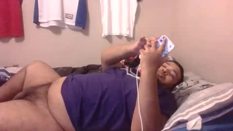 Snapshot of bronxforlife chatting on 12-24-24, 01:27 bronxforlife online show from 12-24-24, 01:27