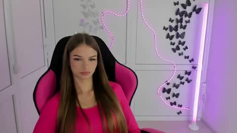 Snapshot of brooklunglow_ chatting on 07-13-26, 12:41 Vlada online show from 07-13-26, 12:41