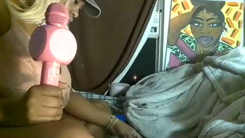 Snapshot of brooklyninfinity chatting on 11-18-25, 03:34 brooklyninfinity online show from 11-18-25, 03:34