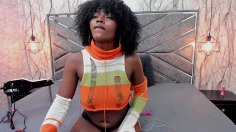 Sara  online show from 12-17-24, 09:05