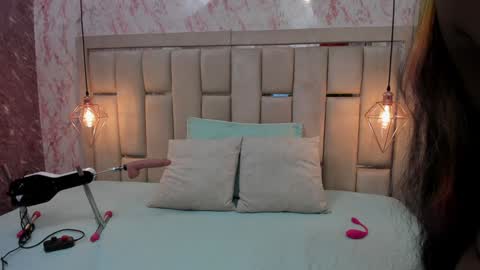 Sara  online show from 12-19-24, 10:32