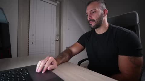 Snapshot of brucestryker chatting on 12-28-24, 12:47 onlyfans BRUCESTRYKER online show from 12-28-24, 12:47