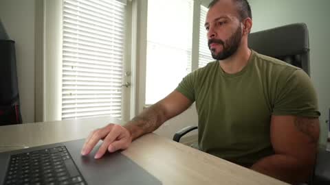 Snapshot of brucestryker chatting on 01-08-25, 05:37 onlyfans BRUCESTRYKER online show from 01-08-25, 05:37