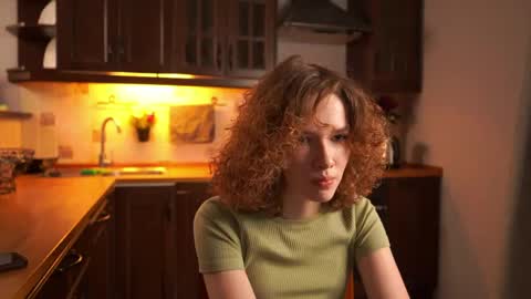 Tess online show from 04-18-26, 01:59