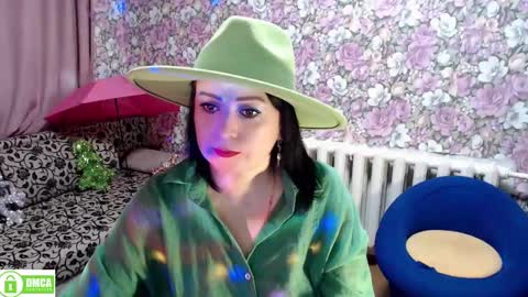 Snapshot of brunette7786 chatting on 12-28-24, 09:51 Julia online show from 12-28-24, 09:51