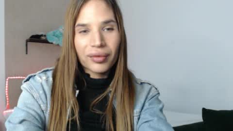 Snapshot of brunettesurprise chatting on 01-08-26, 05:15 Luna online show from 01-08-26, 05:15