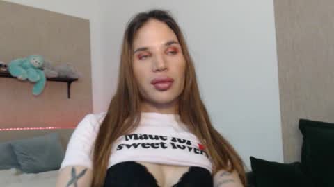 Snapshot of brunettesurprise chatting on 01-09-26, 05:26 Luna online show from 01-09-26, 05:26