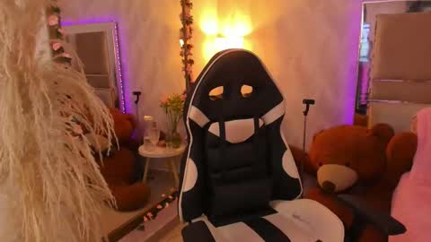 Snapshot of brunettklaryss chatting on 11-20-25, 01:39 Brenda online show from 11-20-25, 01:39