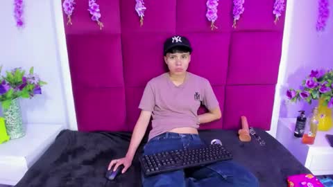 Snapshot of bruno_cruz chatting on 09-21-25, 03:41 Bruno Cruz online show from 09-21-25, 03:41