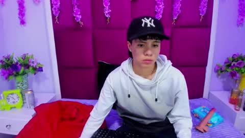 Snapshot of bruno_cruz chatting on 10-08-25, 02:31 Bruno Cruz online show from 10-08-25, 02:31