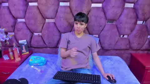 Snapshot of bruno_cruz chatting on 10-22-25, 02:23 Bruno Cruz online show from 10-22-25, 02:23