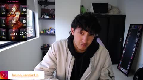 Snapshot of bruno_santos1 chatting on 04-08-26, 11:43 Bruno online show from 04-08-26, 11:43