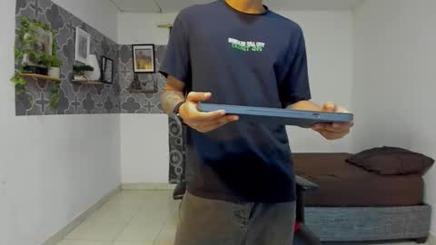 Snapshot of bruno_snow chatting on 12-03-25, 03:25 bruno_snow online show from 12-03-25, 03:25