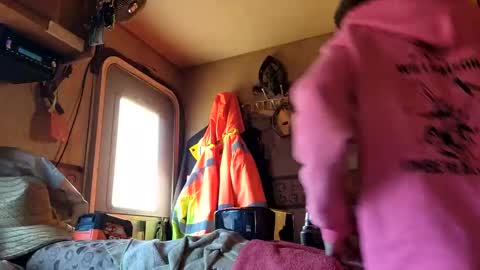 Steve... aka SkinnieDippin aka TimberTramp online show from 12-02-24, 08:00