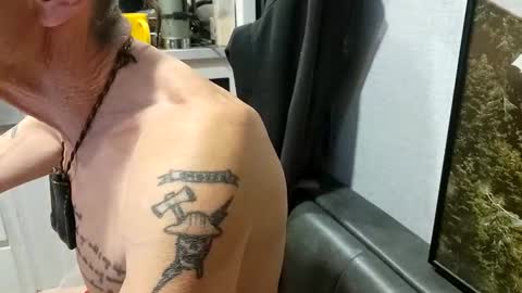 Steve... aka SkinnieDippin aka TimberTramp online show from 11-02-25, 04:15