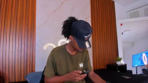 Snapshot of bryxxxon1 chatting on 02-13-25, 03:03 Bryxon online show from 02-13-25, 03:03