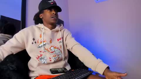 Snapshot of bryxxxon1 chatting on 03-07-25, 02:12 Bryxon online show from 03-07-25, 02:12