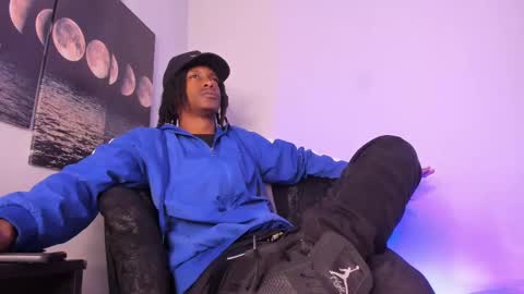 Snapshot of bryxxxon1 chatting on 10-11-25, 04:05 Bryxon online show from 10-11-25, 04:05