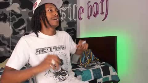 Snapshot of bryxxxon1 chatting on 12-16-25, 10:59 Bryxon online show from 12-16-25, 10:59