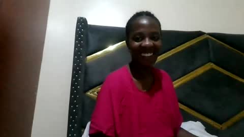 Snapshot of bubblie_bae chatting on 06-28-26, 07:20 Bobbie online show from 06-28-26, 07:20