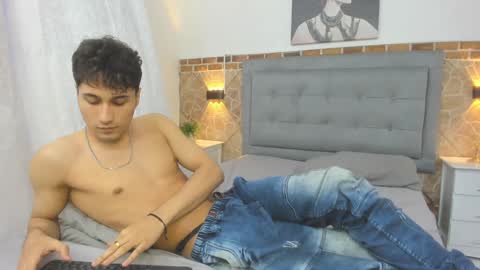 Snapshot of buddy_whitte chatting on 01-20-25, 05:37 Buddy Whitte online show from 01-20-25, 05:37