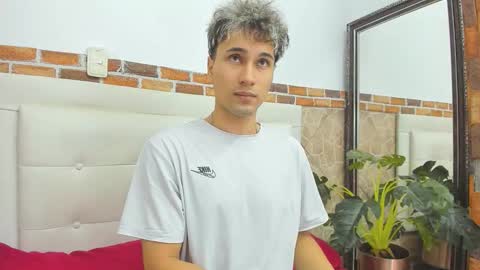 Snapshot of buddy_whitte chatting on 09-11-25, 12:05 Buddy Whitte online show from 09-11-25, 12:05