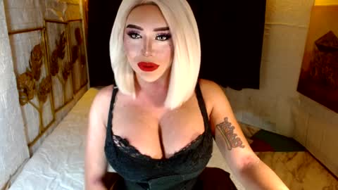 Snapshot of buena_fortuna chatting on 09-10-25, 09:20 Lucienne online show from 09-10-25, 09:20