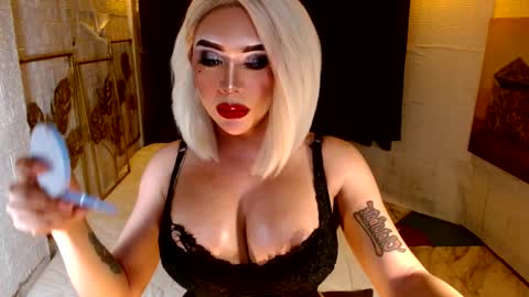 Snapshot of buena_fortuna chatting on 09-27-25, 11:43 Lucienne online show from 09-27-25, 11:43