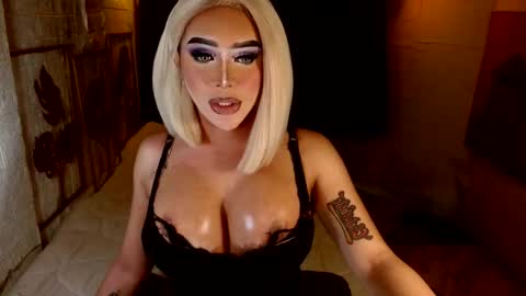 Snapshot of buena_fortuna chatting on 11-27-25, 07:16 Lucienne online show from 11-27-25, 07:16