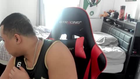 Snapshot of buffsexyman24 chatting on 02-20-25, 05:51 buffsexyman24 online show from 02-20-25, 05:51