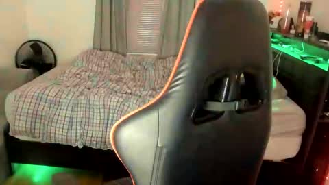 Snapshot of buffsexyman24 chatting on 03-02-25, 03:56 buffsexyman24 online show from 03-02-25, 03:56