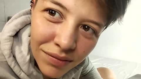 Snapshot of bug2025 chatting on 09-24-25, 02:37 bug2025 online show from 09-24-25, 02:37