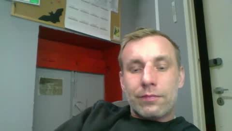 Snapshot of bull1984pol chatting on 11-26-25, 01:39 bull1984pol online show from 11-26-25, 01:39