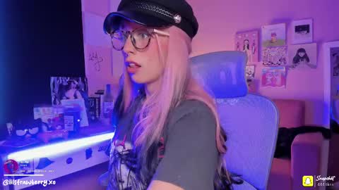 Snapshot of bun_nyx chatting on 09-22-25, 01:18 online show from 09-22-25, 01:18