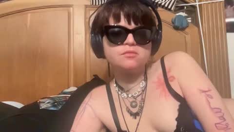 Snapshot of bunbunninjaz chatting on 01-06-25, 10:24 bunbunninjaz online show from 01-06-25, 10:24