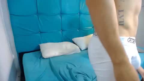 Snapshot of bunny_petit chatting on 10-12-25, 11:09 Buny online show from 10-12-25, 11:09