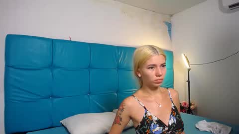Snapshot of bunny_petit chatting on 10-14-25, 11:44 Buny online show from 10-14-25, 11:44
